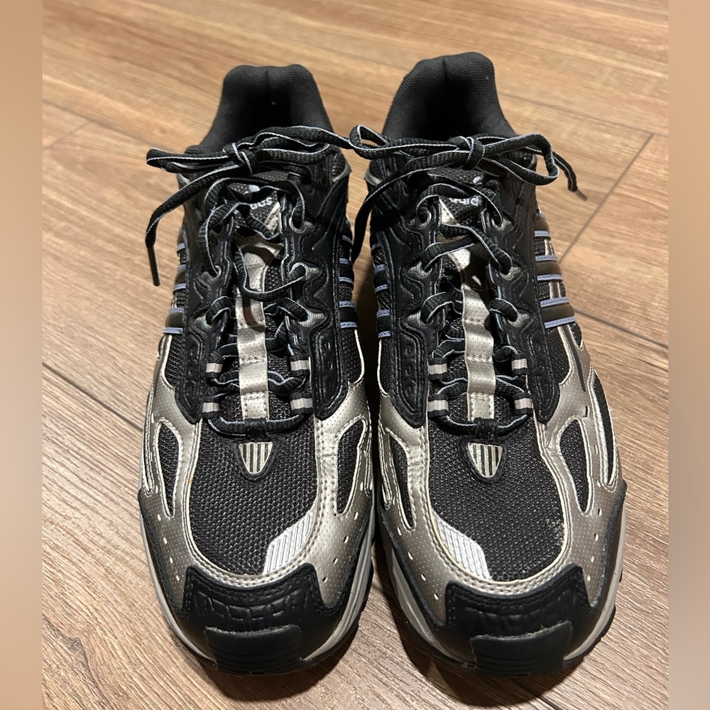 Women’s Addidas Traxion Trail Shoe Size 10